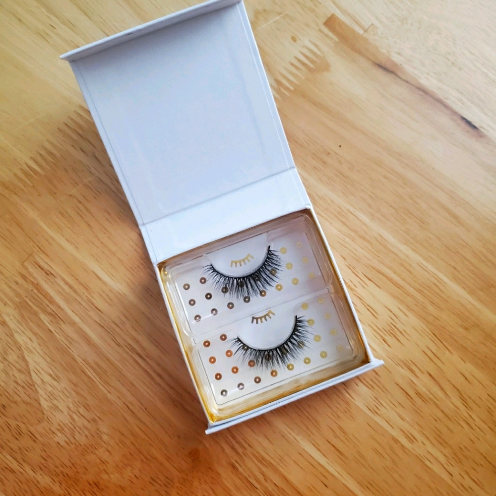 BNIB Battington Silk Lashes